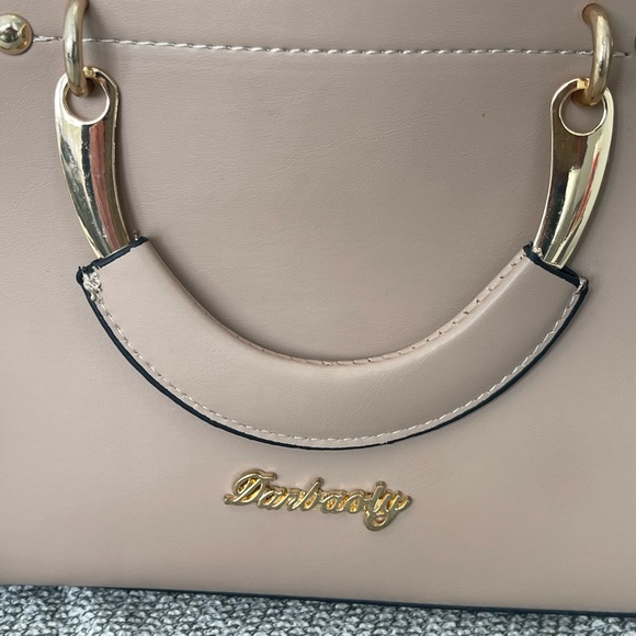 Chic Pink and Gold Satchel with Structured Design - Picture 12 of 16